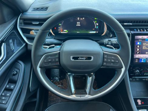 New 2023 Jeep Grand Cherokee Trailhawk w/ Advanced Protech Group II image 14