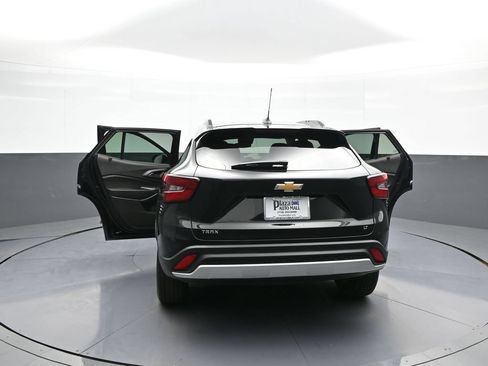 Used 2025 Chevrolet Trax LT w/ LT Convenience Package FWD image 45