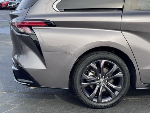 Used 2022 Toyota Sienna XSE image 45