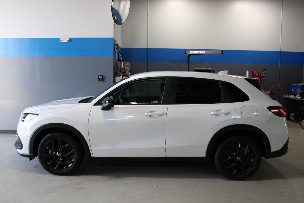 Used 2024 Honda HR-V Sport image 9