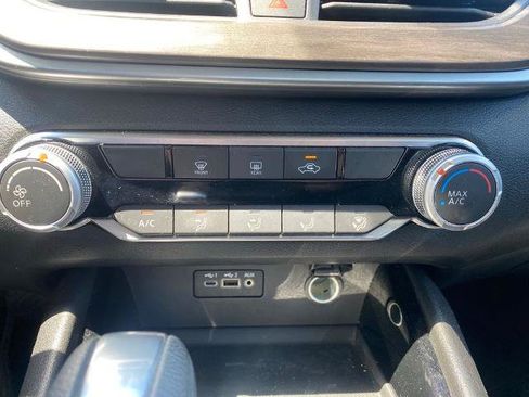 Used 2024 Nissan Altima 2.5 SV FWD image 22