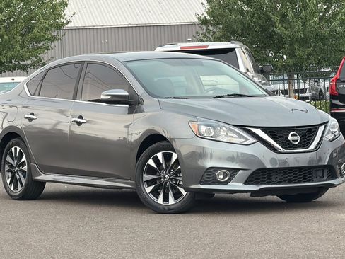 Used 2018 Nissan Sentra SR w/ Technology Package FWD image 2