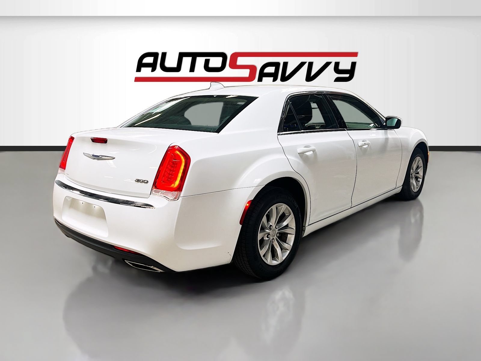 Used 2023 Chrysler 300 Touring RWD image 7