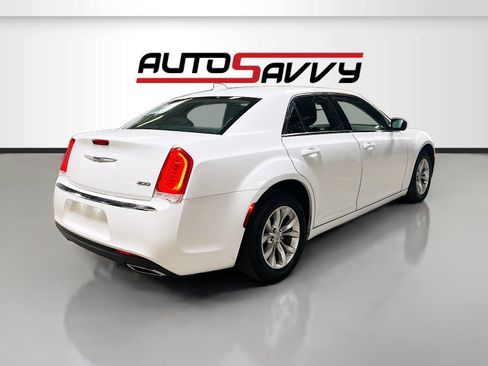 Used 2023 Chrysler 300 Touring RWD image 7