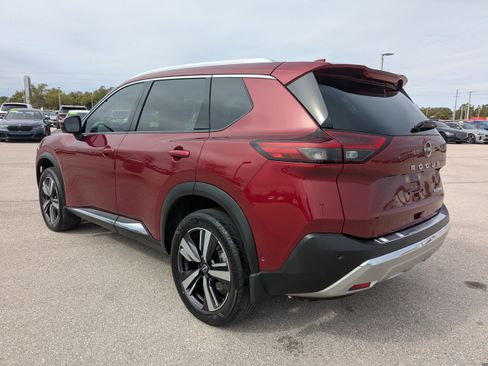 Used 2023 Nissan Rogue Platinum image 7