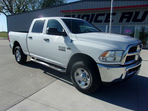 Used 2015 RAM 2500 Tradesman w/ Chrome Appearance Group AWD/4WD image 2