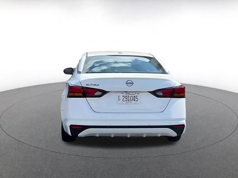 Used 2025 Nissan Altima 2.5 SV image 12