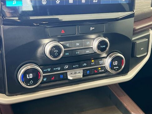 Used 2023 Ford Expedition Limited image 27