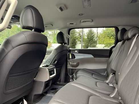 New 2026 Kia Carnival EX image 38