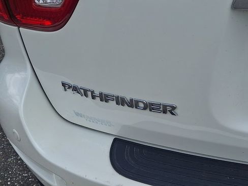 Used 2019 Nissan Pathfinder SL AWD/4WD image 30