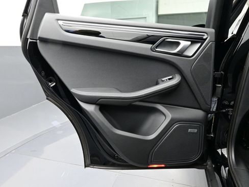 Certified 2020 Porsche Macan AWD/4WD image 13