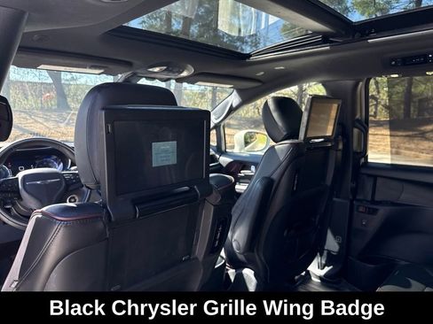 Used 2020 Chrysler Pacifica Limited image 27