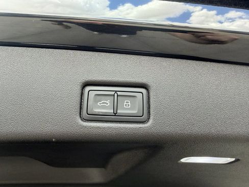 Used 2025 Audi Q5 Premium w/ Convenience Package AWD/4WD image 38
