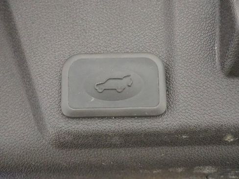 Used 2009 Chevrolet Traverse LTZ image 18