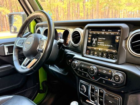 Used 2019 Jeep Wrangler Unlimited Sahara w/ Uconnect 4C Nav & Sound Group AWD/4WD image 20