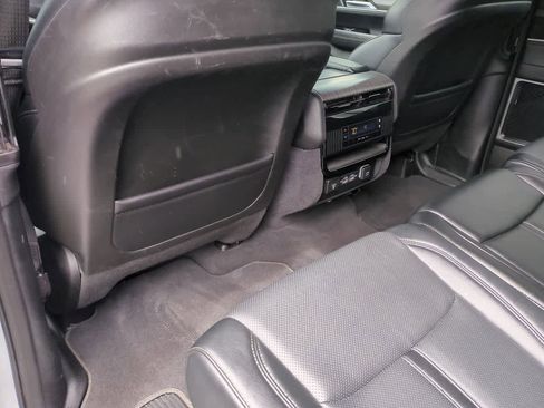 Used 2024 Jeep Wagoneer Series II w/ Flexible Seating Group RWD image 18