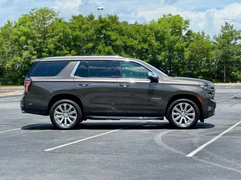 Used 2021 Chevrolet Tahoe Premier w/ Premium Package AWD/4WD image 9