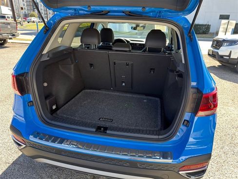 Used 2024 Volkswagen Taos SE image 12