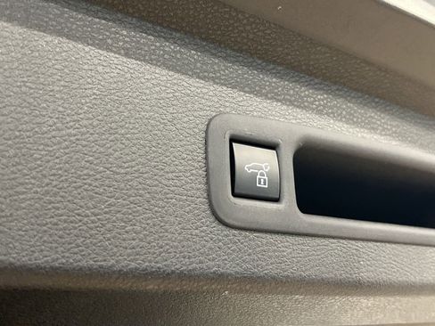 Used 2025 Toyota Sienna Platinum image 22