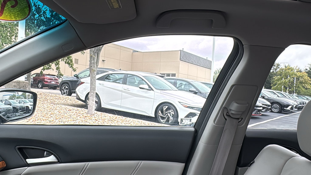 Used 2011 Honda Accord EX-L image 24