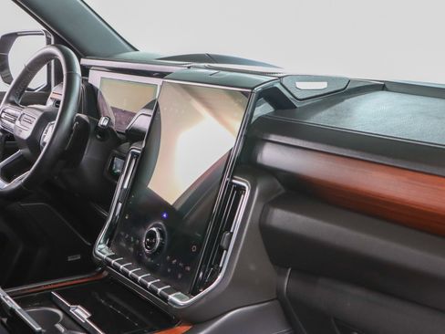 Used 2025 GMC Yukon Denali w/ Sun & Power Step Package image 30