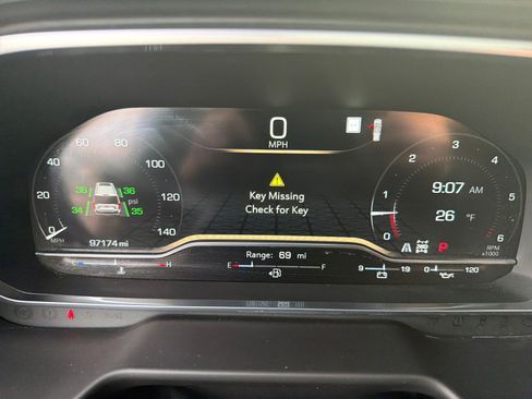 Used 2023 GMC Yukon XL AT4 w/ Technology Package AWD/4WD image 15