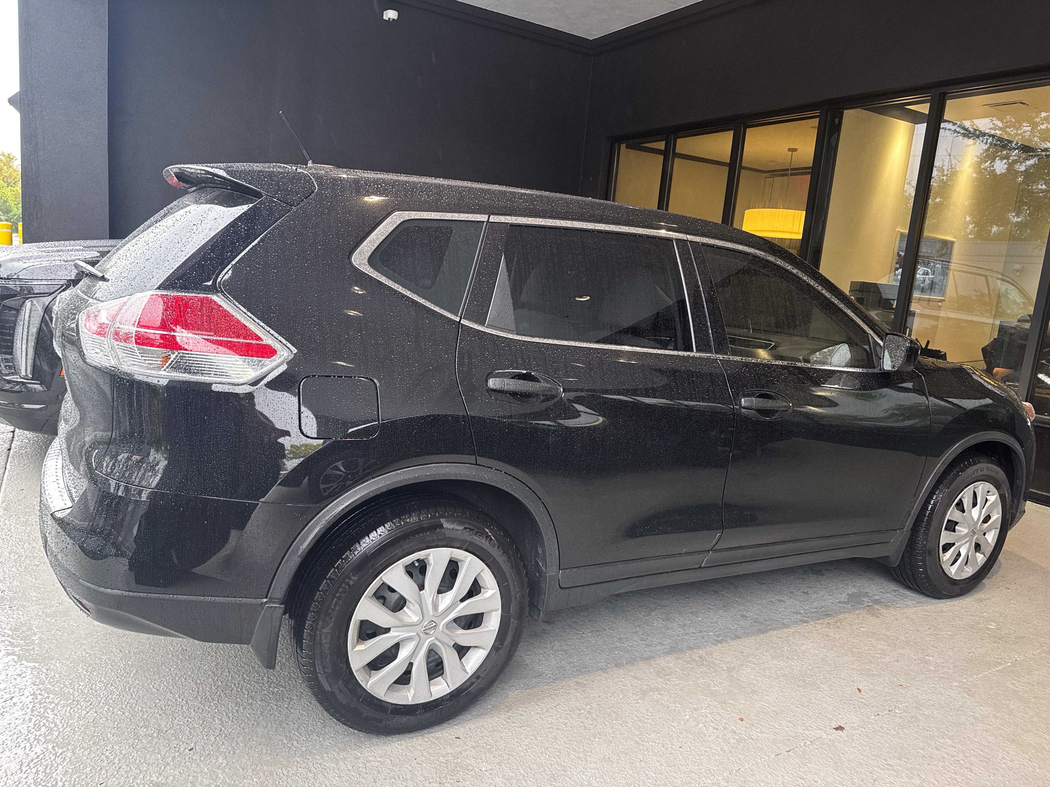 Used 2016 Nissan Rogue S FWD image 2