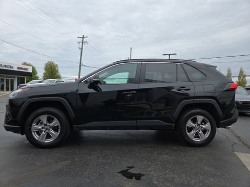 Used 2025 Toyota RAV4 XLE AWD/4WD image 4