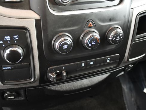 Used 2016 RAM 2500 Tradesman w/ Chrome Appearance Group image 17