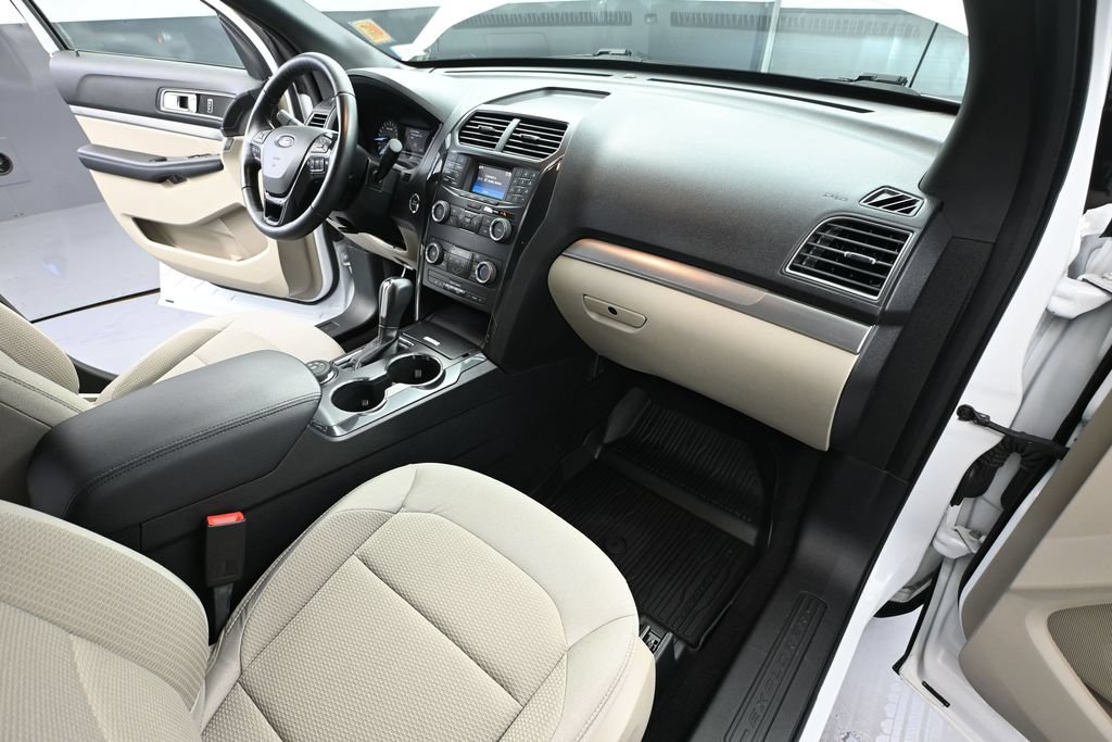 Used 2019 Ford Explorer XLT AWD/4WD image 40
