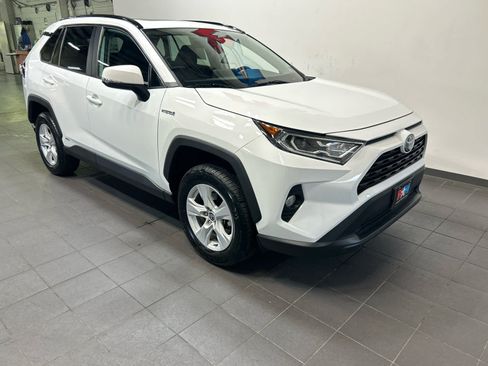 Used 2021 Toyota RAV4 XLE w/ Convenience Package AWD/4WD image 2