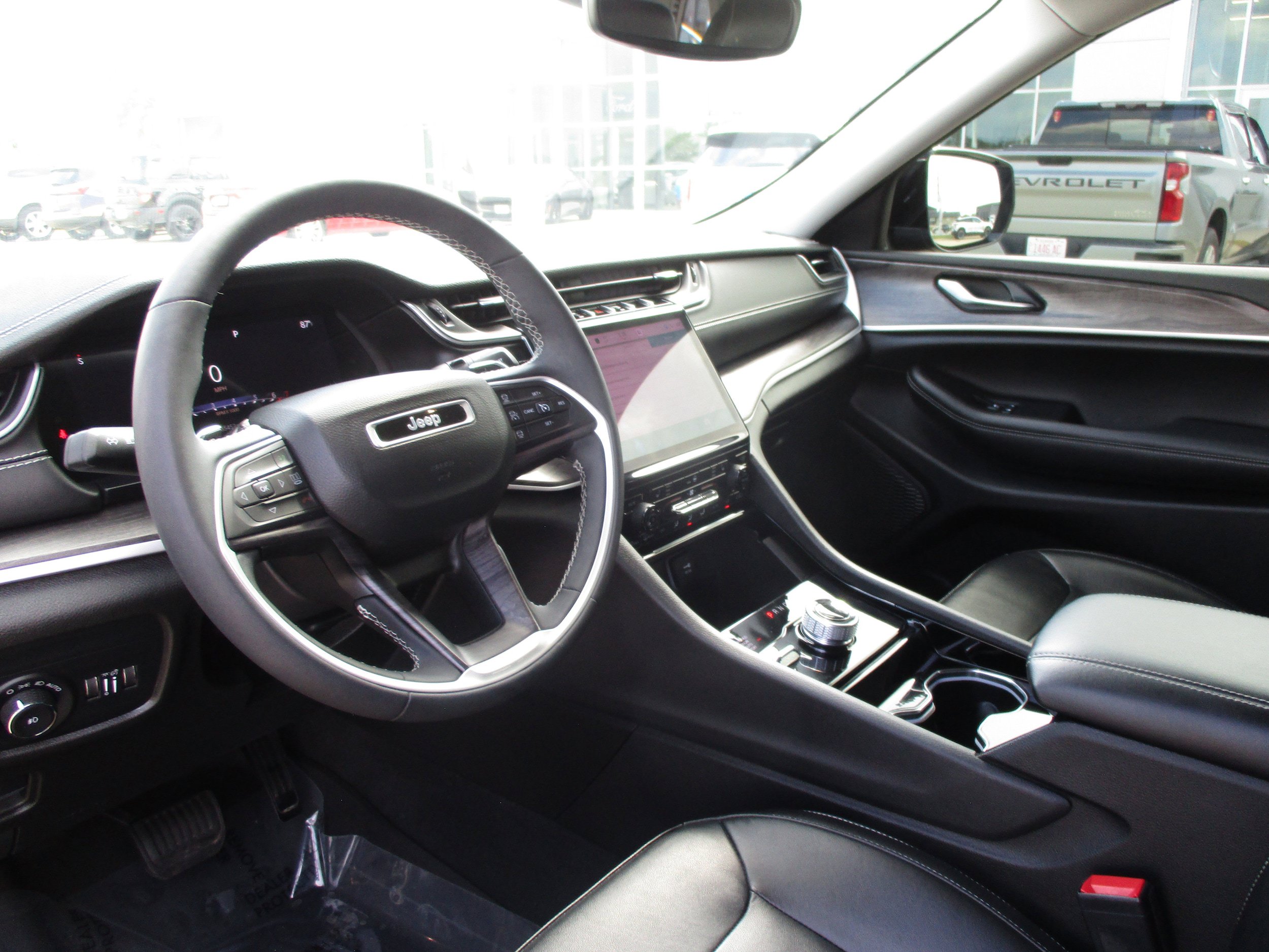 Used 2023 Jeep Grand Cherokee Limited AWD/4WD image 15