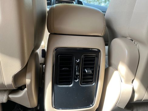 Used 2015 Jeep Grand Cherokee Laredo w/ Quick Order Package 23E image 32