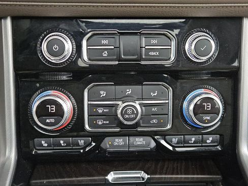 Used 2023 GMC Yukon Denali image 12