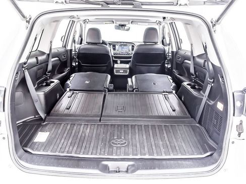 Used 2019 Toyota Highlander XLE AWD/4WD image 37
