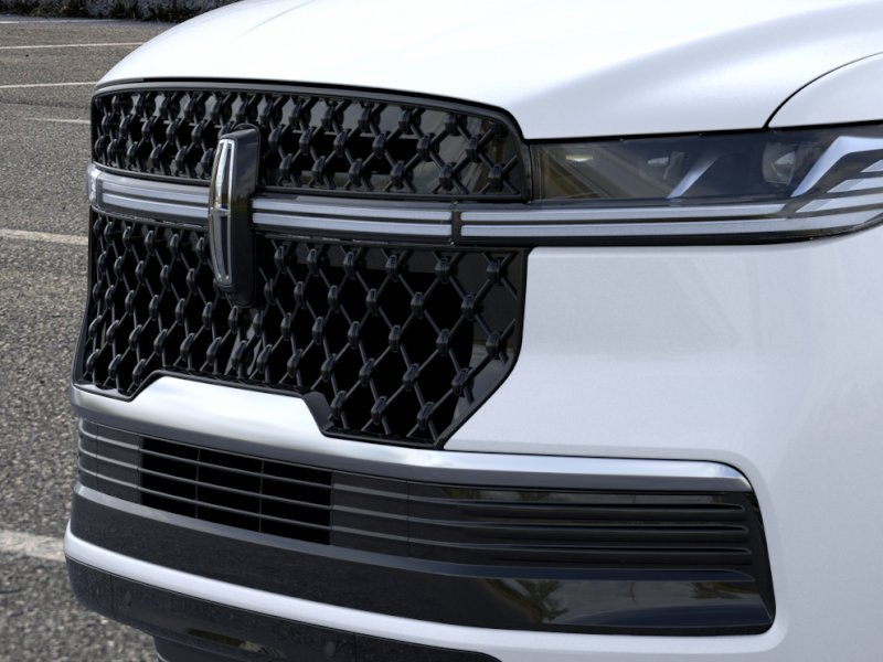 New 2026 Lincoln Navigator Reserve w/ Jet Appearance Package AWD/4WD image 17