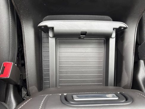 Used 2023 Chevrolet Suburban Z71 w/ Luxury Package image 37