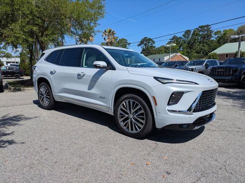 New 2026 Buick Enclave Avenir FWD image 2