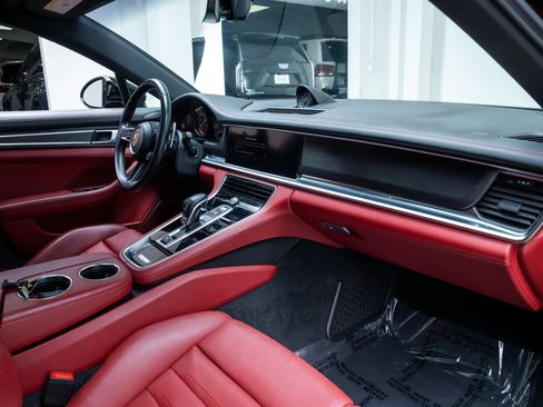 Used 2023 Porsche Panamera 4 Platinum Edition AWD/4WD image 28
