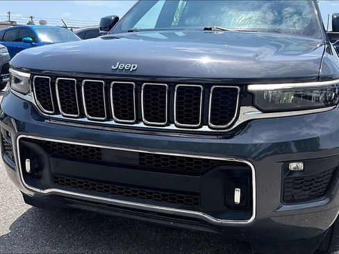 Used 2022 Jeep Grand Cherokee Overland w/ Luxury Tech Group IV AWD/4WD image 37