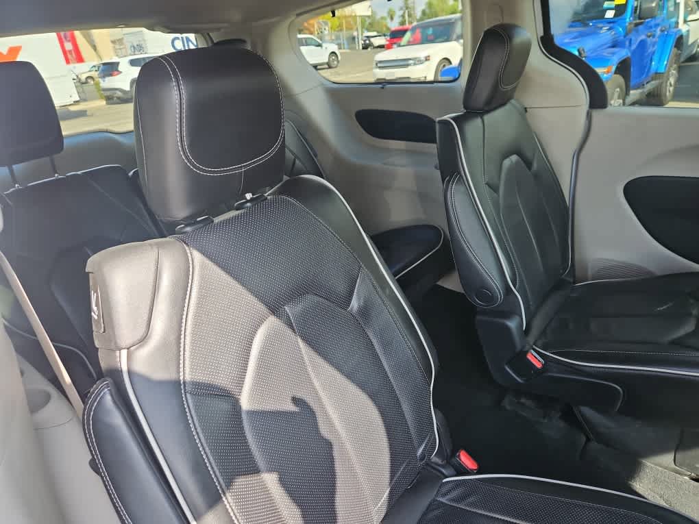 Used 2023 Chrysler Pacifica Limited FWD image 13