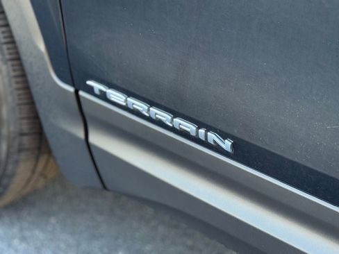 Used 2024 GMC Terrain SLT image 10