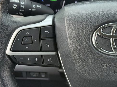 Used 2024 Toyota Sienna XLE image 13