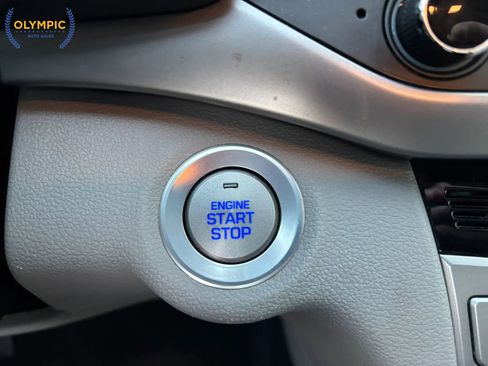 Used 2017 Hyundai Elantra Limited image 30