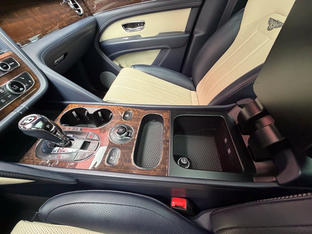 Used 2021 Bentley Bentayga AWD/4WD image 24