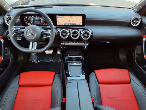 Used 2025 Mercedes-Benz CLA 250 image 4