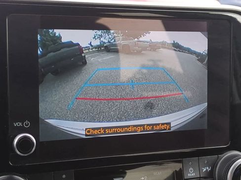 Used 2023 Toyota Highlander LE FWD image 20