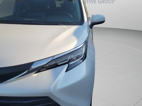 Used 2023 Toyota Sienna XLE FWD image 10