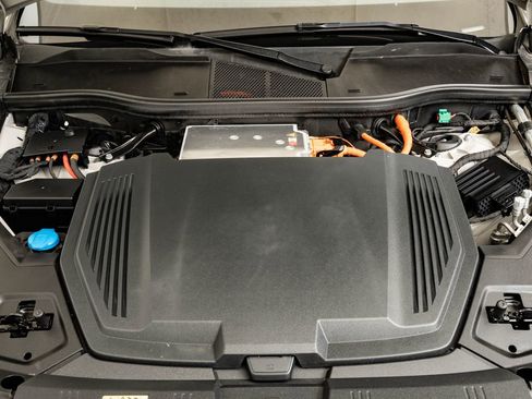 Used 2022 Audi e-tron Premium w/ Convenience Plus Package AWD/4WD image 51