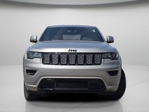 Used 2021 Jeep Grand Cherokee Laredo X AWD/4WD image 3